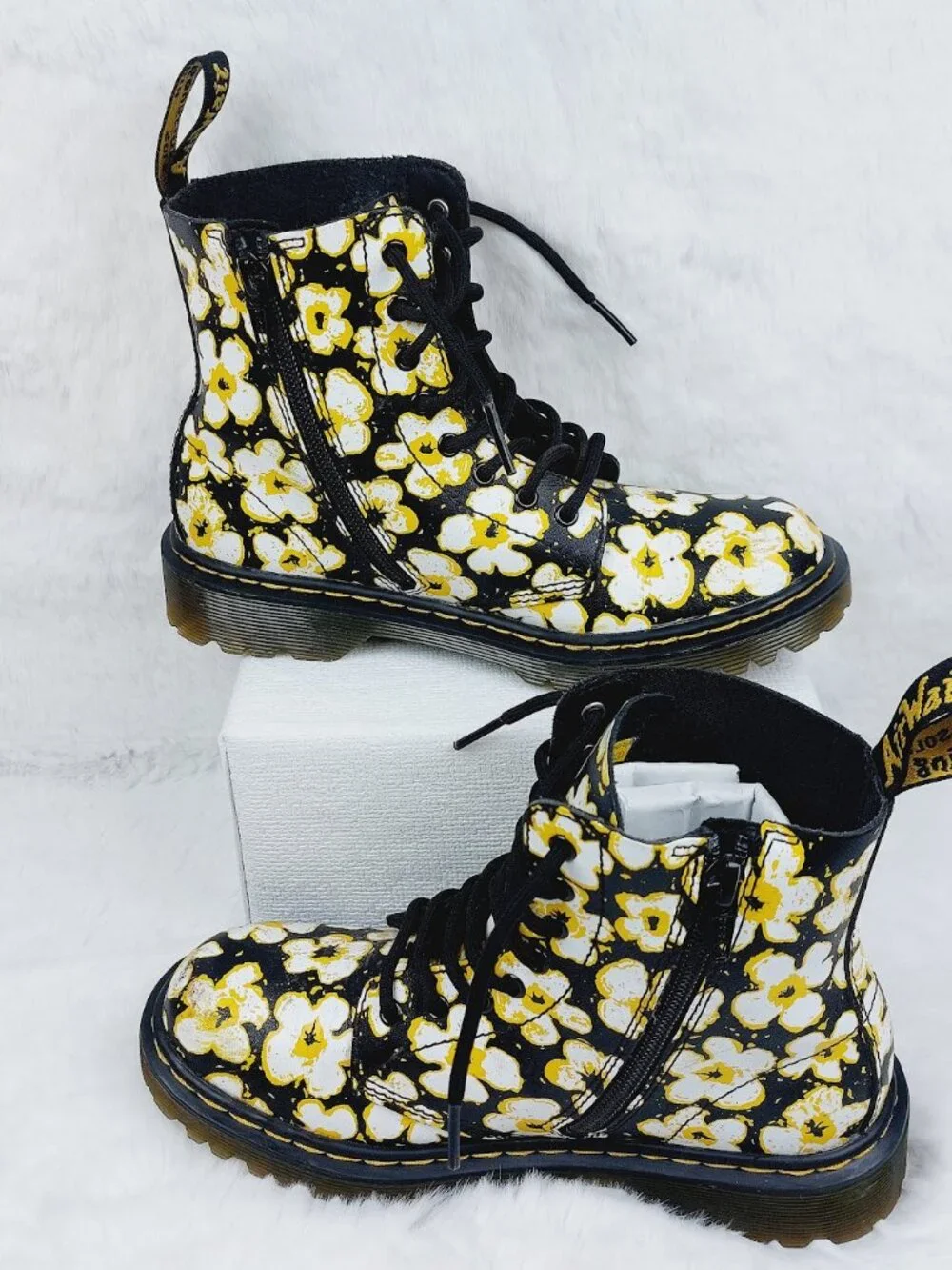 Dr. Martens Girls Black Yellow 1460 Pansy Patent Leather Lace Up Boots Size US 3